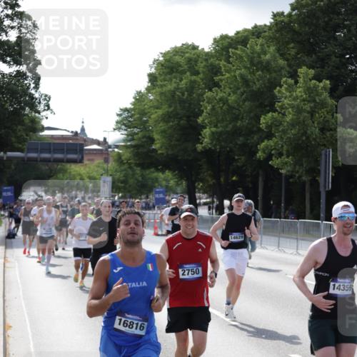 29.06.2025 - hella hamburg halbmarathon Jannik Wohlers http://msf.ph/oto/8210310 29.06.2025 09:49:03 Lombardsbrücke 2745, 2750, 2849, 2980, 3014, 3116, 4148, 4766, 5050, 5648, 6095, 6149, 6771, 7035, 7109, 11952, 12098, 13158, 14311, 14359, 14629, 14667, 14789, 15094, 15328, 15410, 15561, 15991, 16347, 16523, 16816, 16819, 17182, 17192, 17646, 17722, 18156, 18183, 18188, 18193, 18547 meine-sportfotos.de