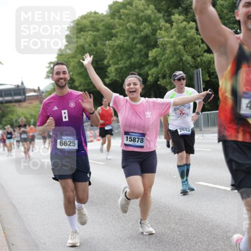 29.06.2025 - hella hamburg halbmarathon Jannik Wohlers http://msf.ph/oto/8210316 29.06.2025 10:26:23 Lombardsbrücke 1973, 2045, 2643, 4507, 4509, 6625, 7069, 8079, 9186, 11270, 11740, 12071, 15027, 15878, 16479, 16788, 17300, 17675, 18074, 18516, 18962, 18978 meine-sportfotos.de