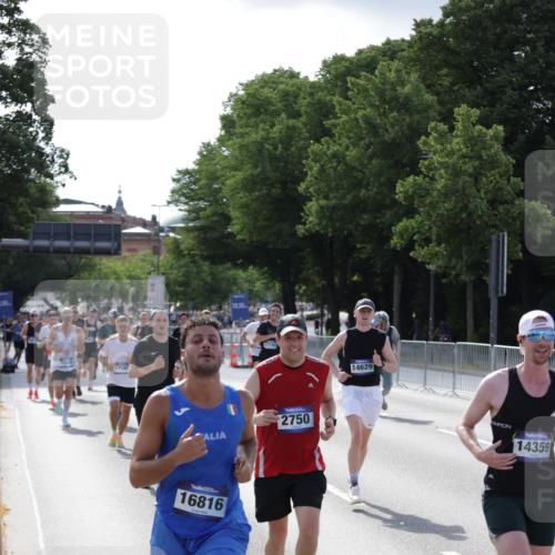 29.06.2025 - hella hamburg halbmarathon Jannik Wohlers http://msf.ph/oto/8210320 29.06.2025 09:49:03 Lombardsbrücke 2745, 2750, 2849, 2980, 3014, 3116, 4148, 4766, 5050, 5648, 6095, 6149, 6771, 7035, 7109, 11952, 12098, 13158, 14311, 14359, 14629, 14667, 14789, 15094, 15328, 15410, 15561, 15991, 16347, 16523, 16816, 16819, 17182, 17192, 17646, 17722, 18156, 18183, 18188, 18193, 18547 meine-sportfotos.de