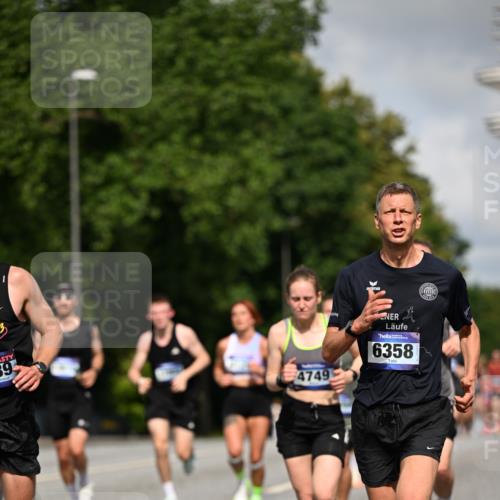 29.06.2025 - hella hamburg halbmarathon Dr. Thomas Lammeyer http://msf.ph/oto/8210323 29.06.2025 09:48:53 Kennedybrücke 57, 1686, 1707, 1990, 2689, 4050, 4129, 4679, 4698, 4749, 5187, 5826, 6358, 6878, 7481, 7723, 7880, 7965, 8190, 9634, 10017, 10876, 11120 meine-sportfotos.de