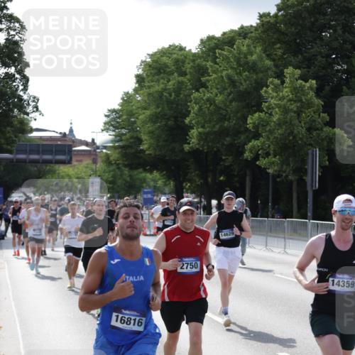 29.06.2025 - hella hamburg halbmarathon Jannik Wohlers http://msf.ph/oto/8210325 29.06.2025 09:49:03 Lombardsbrücke 2745, 2750, 2849, 2980, 3014, 3116, 4148, 4766, 5050, 5648, 6095, 6149, 6771, 7035, 7109, 11952, 12098, 13158, 14311, 14359, 14629, 14667, 14789, 15094, 15328, 15410, 15561, 15991, 16347, 16523, 16816, 16819, 17182, 17192, 17646, 17722, 18156, 18183, 18188, 18193, 18547 meine-sportfotos.de