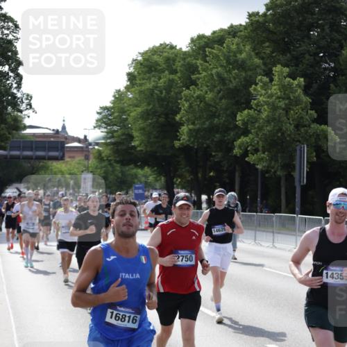 29.06.2025 - hella hamburg halbmarathon Jannik Wohlers http://msf.ph/oto/8210336 29.06.2025 09:49:03 Lombardsbrücke 2745, 2750, 2849, 2980, 3014, 3116, 4148, 4766, 5050, 5648, 6095, 6149, 6771, 7035, 7109, 11952, 12098, 13158, 14311, 14359, 14629, 14667, 14789, 15094, 15328, 15410, 15561, 15991, 16347, 16523, 16816, 16819, 17182, 17192, 17646, 17722, 18156, 18183, 18188, 18193, 18547 meine-sportfotos.de