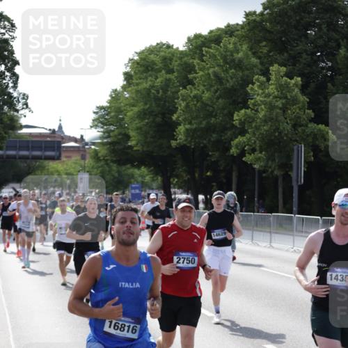 29.06.2025 - hella hamburg halbmarathon Jannik Wohlers http://msf.ph/oto/8210346 29.06.2025 09:49:03 Lombardsbrücke 2745, 2750, 2849, 2980, 3014, 3116, 4148, 4766, 5050, 5648, 6095, 6149, 6771, 7035, 7109, 11952, 12098, 13158, 14311, 14359, 14629, 14667, 14789, 15094, 15328, 15410, 15561, 15991, 16347, 16523, 16816, 16819, 17182, 17192, 17646, 17722, 18156, 18183, 18188, 18193, 18547 meine-sportfotos.de