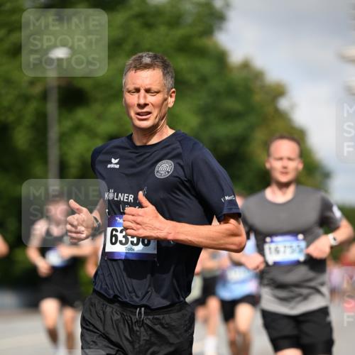 29.06.2025 - hella hamburg halbmarathon Dr. Thomas Lammeyer http://msf.ph/oto/8210388 29.06.2025 09:48:54 Kennedybrücke 57, 1686, 1707, 1990, 2689, 4050, 4129, 4679, 4698, 4749, 5187, 5550, 5826, 6358, 6878, 7481, 7723, 7880, 7965, 8190, 9634, 10017, 10876, 11120 meine-sportfotos.de
