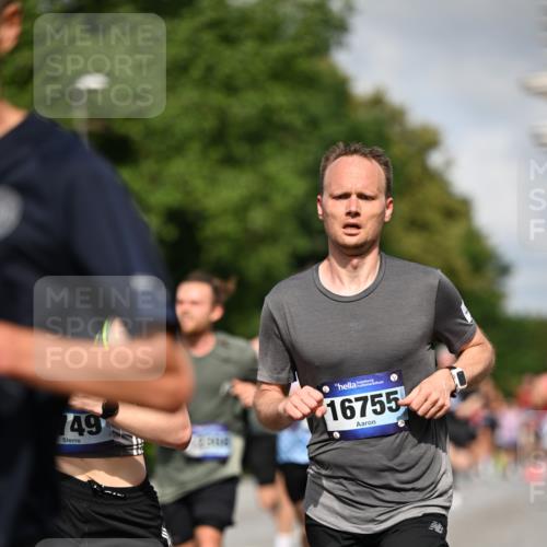 29.06.2025 - hella hamburg halbmarathon Dr. Thomas Lammeyer http://msf.ph/oto/8210407 29.06.2025 09:48:55 Kennedybrücke 57, 1686, 1707, 1990, 2689, 4129, 4679, 4698, 4749, 5187, 5550, 5826, 6358, 6878, 7186, 7481, 7723, 7880, 7965, 8190, 9634, 10017, 10484, 10876, 11120 meine-sportfotos.de