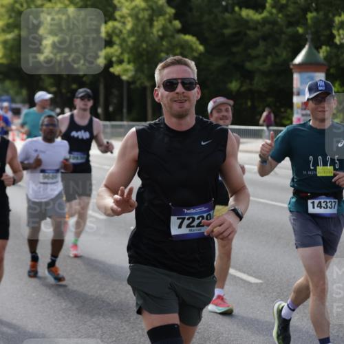 29.06.2025 - hella hamburg halbmarathon Jannik Wohlers http://msf.ph/oto/8210428 29.06.2025 09:49:11 Lombardsbrücke 1343, 1445, 2750, 2980, 3014, 3136, 3282, 4148, 4425, 4766, 6095, 7035, 7229, 8370, 8465, 9296, 9686, 9914, 10930, 13800, 14359, 14629, 14667, 14789, 15094, 15095, 15328, 15561, 15991, 16347, 16523, 16816, 16819, 17182, 17192, 17360, 17646, 18183, 18188, 18285, 18547 meine-sportfotos.de