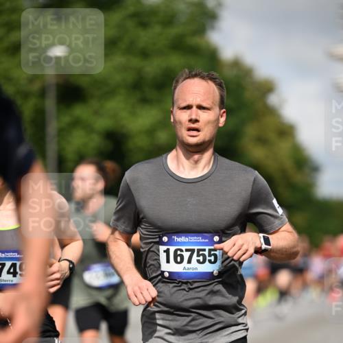 29.06.2025 - hella hamburg halbmarathon Dr. Thomas Lammeyer http://msf.ph/oto/8210459 29.06.2025 09:48:55 Kennedybrücke 57, 1686, 1707, 1990, 2689, 4129, 4679, 4698, 4749, 5187, 5550, 5826, 6358, 6878, 7186, 7481, 7723, 7880, 7965, 8190, 9634, 10017, 10484, 10876, 11120 meine-sportfotos.de