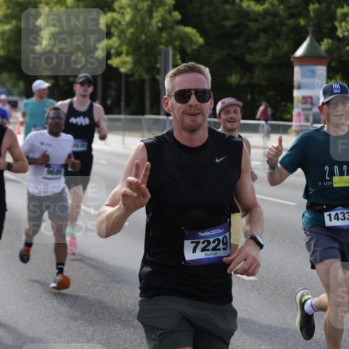 29.06.2025 - hella hamburg halbmarathon Jannik Wohlers http://msf.ph/oto/8210484 29.06.2025 09:49:11 Lombardsbrücke 1343, 1445, 2750, 2980, 3014, 3136, 3282, 4148, 4425, 4766, 6095, 7035, 7229, 8370, 8465, 9296, 9686, 9914, 10930, 13800, 14359, 14629, 14667, 14789, 15094, 15095, 15328, 15561, 15991, 16347, 16523, 16816, 16819, 17182, 17192, 17360, 17646, 18183, 18188, 18285, 18547 meine-sportfotos.de