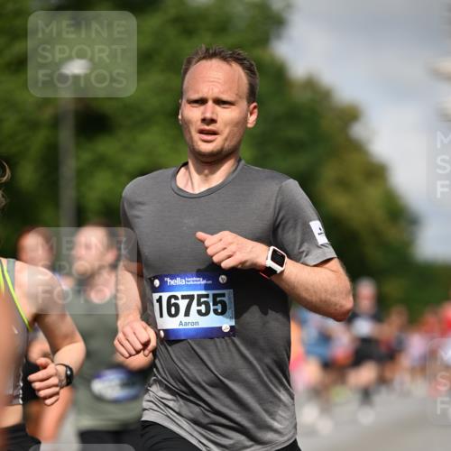 29.06.2025 - hella hamburg halbmarathon Dr. Thomas Lammeyer http://msf.ph/oto/8210490 29.06.2025 09:48:55 Kennedybrücke 57, 1686, 1707, 1990, 2689, 4129, 4679, 4698, 4749, 5187, 5550, 5826, 6358, 6878, 7186, 7481, 7723, 7880, 7965, 8190, 9634, 10017, 10484, 10876, 11120 meine-sportfotos.de