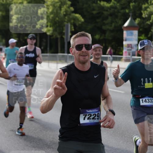 29.06.2025 - hella hamburg halbmarathon Jannik Wohlers http://msf.ph/oto/8210535 29.06.2025 09:49:11 Lombardsbrücke 1343, 1445, 2750, 2980, 3014, 3136, 3282, 4148, 4425, 4766, 6095, 7035, 7229, 8370, 8465, 9296, 9686, 9914, 10930, 13800, 14359, 14629, 14667, 14789, 15094, 15095, 15328, 15561, 15991, 16347, 16523, 16816, 16819, 17182, 17192, 17360, 17646, 18183, 18188, 18285, 18547 meine-sportfotos.de