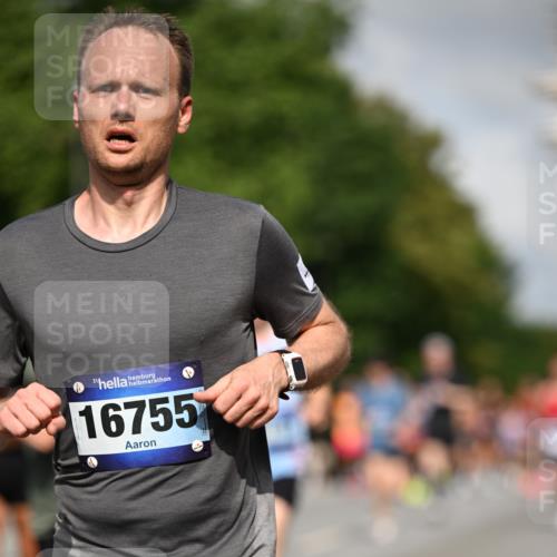29.06.2025 - hella hamburg halbmarathon Dr. Thomas Lammeyer http://msf.ph/oto/8210554 29.06.2025 09:48:55 Kennedybrücke 57, 1686, 1707, 1990, 2689, 4129, 4679, 4698, 4749, 5187, 5550, 5826, 6358, 6878, 7186, 7481, 7723, 7880, 7965, 8190, 9634, 10017, 10484, 10876, 11120 meine-sportfotos.de