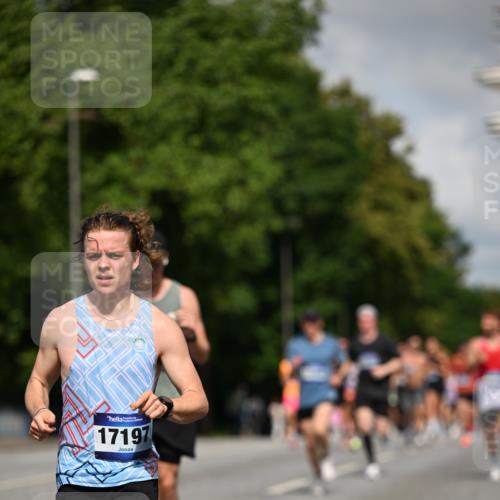29.06.2025 - hella hamburg halbmarathon Dr. Thomas Lammeyer http://msf.ph/oto/8210574 29.06.2025 09:48:56 Kennedybrücke 57, 1686, 1707, 1990, 2689, 4129, 4679, 4698, 4749, 5187, 5550, 5826, 6358, 6878, 7186, 7481, 7723, 7880, 7965, 8190, 9634, 10017, 10484, 10876, 11120 meine-sportfotos.de