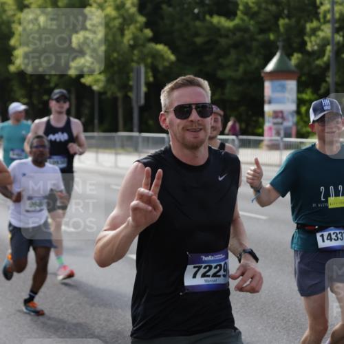 29.06.2025 - hella hamburg halbmarathon Jannik Wohlers http://msf.ph/oto/8210577 29.06.2025 09:49:11 Lombardsbrücke 1343, 1445, 2750, 2980, 3014, 3136, 3282, 4148, 4425, 4766, 6095, 7035, 7229, 8370, 8465, 9296, 9686, 9914, 10930, 13800, 14359, 14629, 14667, 14789, 15094, 15095, 15328, 15561, 15991, 16347, 16523, 16816, 16819, 17182, 17192, 17360, 17646, 18183, 18188, 18285, 18547 meine-sportfotos.de