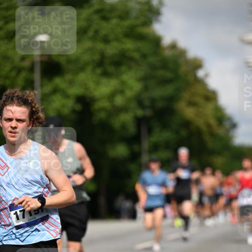 29.06.2025 - hella hamburg halbmarathon Dr. Thomas Lammeyer http://msf.ph/oto/8210607 29.06.2025 09:48:56 Kennedybrücke 57, 1686, 1707, 1990, 2689, 4129, 4679, 4698, 4749, 5187, 5550, 5826, 6358, 6878, 7186, 7481, 7723, 7880, 7965, 8190, 9634, 10017, 10484, 10876, 11120 meine-sportfotos.de