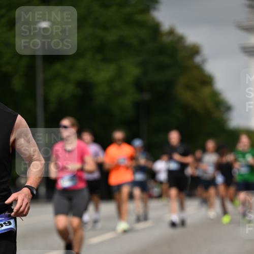 29.06.2025 - hella hamburg halbmarathon Dr. Thomas Lammeyer http://msf.ph/oto/8210672 29.06.2025 10:12:30 Kennedybrücke 1188, 1527, 2190, 2309, 4864, 5100, 5347, 6100, 6590, 6918, 7348, 7453, 9071, 9457, 9616, 9966 meine-sportfotos.de