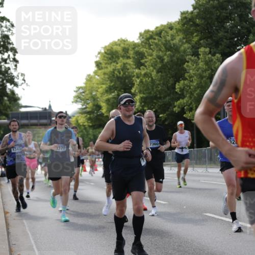 29.06.2025 - hella hamburg halbmarathon Jannik Wohlers http://msf.ph/oto/8210686 29.06.2025 09:49:15 Lombardsbrücke 1343, 1445, 2324, 2573, 2750, 3136, 3282, 4148, 4303, 4425, 6095, 7035, 7229, 8370, 8465, 9264, 9265, 9296, 9686, 9914, 10930, 13800, 14204, 14359, 14374, 14629, 14688, 14789, 15013, 15094, 15095, 15561, 16347, 16399, 16523, 16816, 16819, 17182, 17192, 17360, 17646, 18183, 18285, 18547, 18761 meine-sportfotos.de
