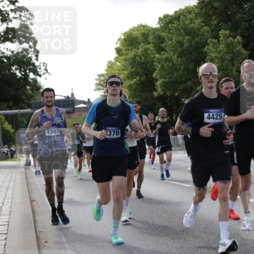 29.06.2025 - hella hamburg halbmarathon Jannik Wohlers http://msf.ph/oto/8210745 29.06.2025 09:49:17 Lombardsbrücke 1343, 1445, 1975, 2324, 2573, 2750, 2949, 3136, 3282, 4303, 4425, 6095, 7035, 7229, 8370, 8465, 9264, 9265, 9296, 9686, 9914, 10680, 10930, 11765, 12839, 13141, 13800, 14204, 14359, 14374, 14629, 14688, 14789, 15013, 15094, 15095, 15255, 15561, 16347, 16399, 16523, 16816, 16819, 17182, 17192, 17360, 17646, 18183, 18285, 18547, 18761 meine-sportfotos.de