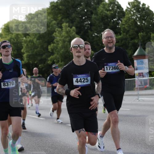 29.06.2025 - hella hamburg halbmarathon Jannik Wohlers http://msf.ph/oto/8210782 29.06.2025 09:49:17 Lombardsbrücke 1343, 1445, 1975, 2324, 2573, 2750, 2949, 3136, 3282, 4303, 4425, 6095, 7035, 7229, 8370, 8465, 9264, 9265, 9296, 9686, 9914, 10680, 10930, 11765, 12839, 13141, 13800, 14204, 14359, 14374, 14629, 14688, 14789, 15013, 15094, 15095, 15255, 15561, 16347, 16399, 16523, 16816, 16819, 17182, 17192, 17360, 17646, 18183, 18285, 18547, 18761 meine-sportfotos.de