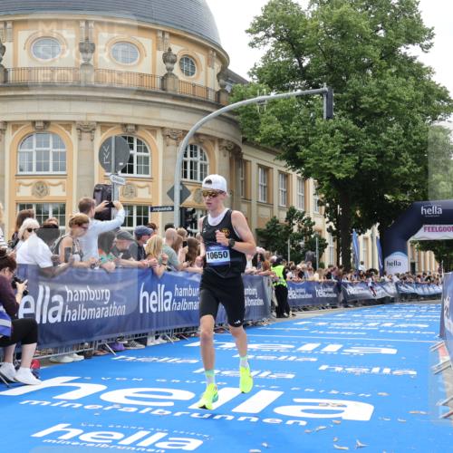 29.06.2025 - hella hamburg halbmarathon Strokosch-Dieckow http://msf.ph/oto/8210832 29.06.2025 10:22:16 Ziel 4571, 9475, 10650 meine-sportfotos.de