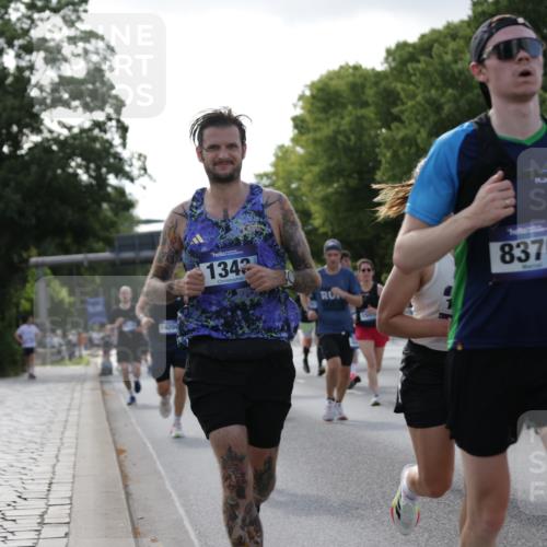 29.06.2025 - hella hamburg halbmarathon Jannik Wohlers http://msf.ph/oto/8210847 29.06.2025 09:49:18 Lombardsbrücke 1343, 1445, 1975, 2324, 2573, 2750, 2949, 3136, 3282, 3431, 4303, 4425, 6095, 7035, 7229, 7796, 8370, 8465, 9264, 9265, 9296, 9686, 9914, 10680, 10930, 11765, 12839, 13141, 13800, 14077, 14204, 14359, 14374, 14629, 14688, 14789, 15013, 15094, 15095, 15255, 16347, 16399, 16523, 16819, 17182, 17192, 17360, 17646, 18183, 18285, 18547, 18761, 18979 meine-sportfotos.de