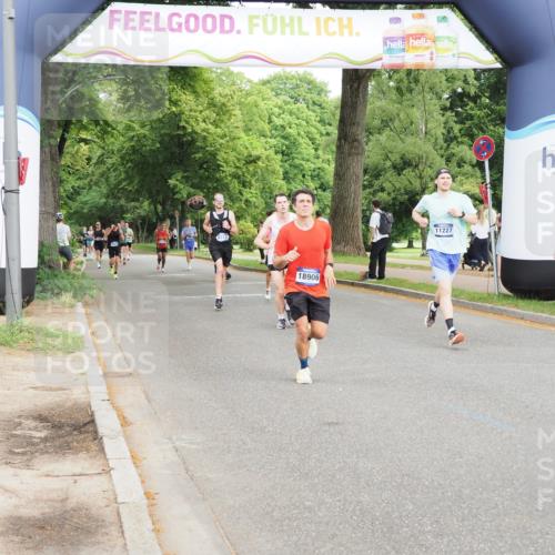 29.06.2025 - hella hamburg halbmarathon MichiJ http://msf.ph/oto/8210866 29.06.2025 10:23:02 Zwischen KM18-KM19 1053, 1080, 5193, 6305, 9376, 11227, 15902, 18906 meine-sportfotos.de