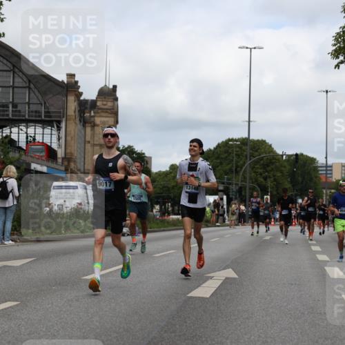 29.06.2025 - hella hamburg halbmarathon Yannick Fuchs http://msf.ph/oto/8210893 29.06.2025 10:32:25 20KM 1505, 2404, 3480, 3790, 5791, 7152, 7154, 7743, 9017, 9643, 9944, 10793, 10922, 11106, 11423, 12900, 13148, 13595, 13900, 15303, 15382, 15888, 16698, 17726, 18103, 18193, 18216, 18277 meine-sportfotos.de