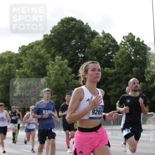 29.06.2025 - hella hamburg halbmarathon Jannik Wohlers http://msf.ph/oto/8210915 29.06.2025 09:49:20 Lombardsbrücke 1343, 1445, 1975, 2324, 2573, 2949, 3136, 3282, 3431, 4303, 4318, 4425, 6095, 7035, 7229, 7796, 8370, 8465, 9264, 9265, 9296, 9686, 9914, 10680, 10930, 11765, 12839, 13141, 13800, 14077, 14204, 14374, 14629, 14688, 14789, 15013, 15094, 15095, 15255, 16347, 16399, 16523, 16819, 17182, 17192, 17215, 17360, 17646, 18285, 18412, 18547, 18761, 18979, 19090 meine-sportfotos.de