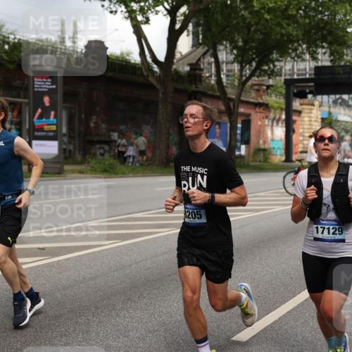29.06.2025 - hella hamburg halbmarathon Yannick Fuchs http://msf.ph/oto/8210917 29.06.2025 10:45:12 20KM 1335, 1366, 2411, 2540, 2880, 4077, 4816, 5018, 5336, 5600, 5820, 7134, 7369, 7943, 8205, 8261, 8508, 8930, 8989, 10057, 10215, 10508, 10603, 10667, 10691, 11124, 11214, 11422, 11512, 11625, 11733, 12016, 12778, 12949, 13073, 13808, 14125, 14458, 15480, 15720, 15871, 16285, 16291, 16907, 17129, 17823, 18006, 18182, 18413, 19007, 19053 meine-sportfotos.de