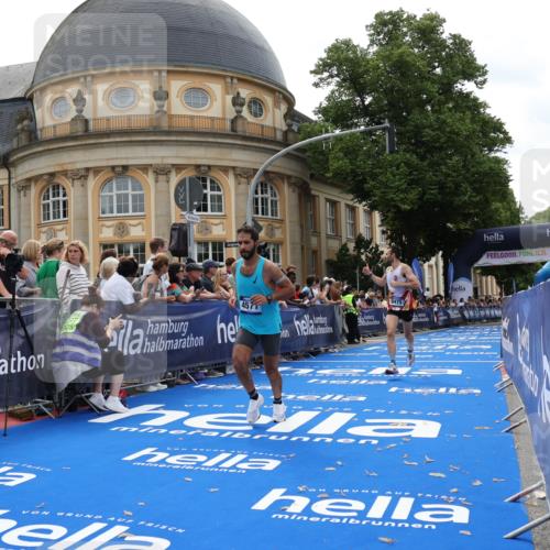 29.06.2025 - hella hamburg halbmarathon Strokosch-Dieckow http://msf.ph/oto/8210919 29.06.2025 10:22:25 Ziel 4571, 9475 meine-sportfotos.de