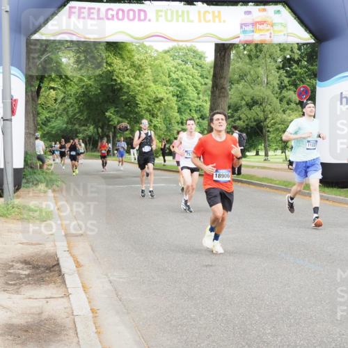 29.06.2025 - hella hamburg halbmarathon MichiJ http://msf.ph/oto/8210933 29.06.2025 10:23:02 Zwischen KM18-KM19 1053, 1080, 5193, 6305, 9376, 11227, 15902, 18906 meine-sportfotos.de