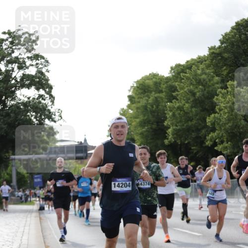 29.06.2025 - hella hamburg halbmarathon Jannik Wohlers http://msf.ph/oto/8210939 29.06.2025 09:49:21 Lombardsbrücke 1343, 1445, 1975, 2324, 2573, 2949, 3136, 3282, 3431, 4303, 4318, 4425, 4528, 6095, 7229, 7796, 8370, 8465, 9264, 9265, 9296, 9686, 9914, 10680, 10930, 11765, 12839, 13141, 13800, 14077, 14204, 14374, 14629, 14688, 14789, 15013, 15094, 15095, 15255, 16347, 16399, 16523, 16819, 17182, 17192, 17214, 17215, 17360, 17646, 18285, 18412, 18547, 18761, 18979, 19090 meine-sportfotos.de