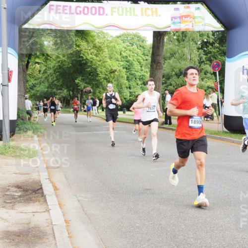 29.06.2025 - hella hamburg halbmarathon MichiJ http://msf.ph/oto/8210974 29.06.2025 10:23:03 Zwischen KM18-KM19 1053, 1080, 5193, 6305, 7534, 9376, 11227, 15902, 18906 meine-sportfotos.de