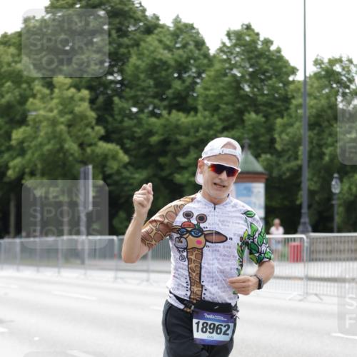 29.06.2025 - hella hamburg halbmarathon Jannik Wohlers http://msf.ph/oto/8210978 29.06.2025 10:26:29 Lombardsbrücke 1793, 1973, 2045, 4507, 4509, 5494, 6625, 7069, 8056, 9186, 10465, 11740, 12071, 13462, 15027, 15878, 16479, 16788, 17300, 18074, 18516, 18962, 18978 meine-sportfotos.de