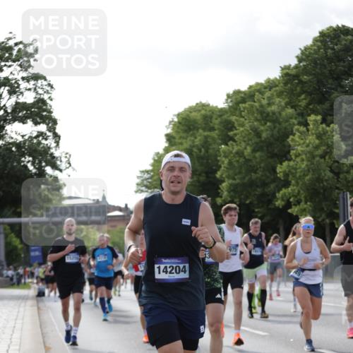29.06.2025 - hella hamburg halbmarathon Jannik Wohlers http://msf.ph/oto/8211035 29.06.2025 09:49:21 Lombardsbrücke 1343, 1445, 1975, 2324, 2573, 2949, 3136, 3282, 3431, 4303, 4318, 4425, 4528, 6095, 7229, 7796, 8370, 8465, 9264, 9265, 9296, 9686, 9914, 10680, 10930, 11765, 12839, 13141, 13800, 14077, 14204, 14374, 14629, 14688, 14789, 15013, 15094, 15095, 15255, 16347, 16399, 16523, 16819, 17182, 17192, 17214, 17215, 17360, 17646, 18285, 18412, 18547, 18761, 18979, 19090 meine-sportfotos.de