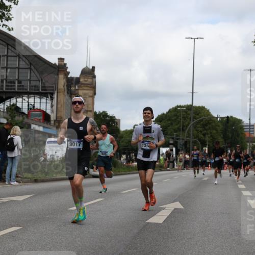 29.06.2025 - hella hamburg halbmarathon Yannick Fuchs http://msf.ph/oto/8211051 29.06.2025 10:32:25 20KM 1505, 2404, 3480, 3790, 5791, 7152, 7154, 7743, 9017, 9643, 9944, 10793, 10922, 11106, 11423, 12900, 13148, 13595, 13900, 15303, 15382, 15888, 16698, 17726, 18103, 18193, 18216, 18277 meine-sportfotos.de