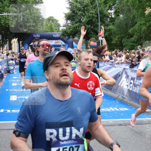 29.06.2025 - hella hamburg halbmarathon Zöllner http://msf.ph/oto/8211131 29.06.2025 10:50:15 Ziel 1119, 1507, 3296, 3562, 7176, 7930, 7932, 8313, 8921, 10371, 11607, 12203, 12235, 13282, 14257, 15620, 18228, 18657, 18658, 18811, 19040 meine-sportfotos.de