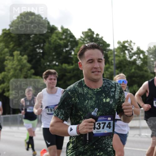 29.06.2025 - hella hamburg halbmarathon Jannik Wohlers http://msf.ph/oto/8211177 29.06.2025 09:49:23 Lombardsbrücke 1343, 1445, 1975, 2324, 2573, 2949, 3136, 3282, 3431, 4303, 4318, 4425, 4528, 6095, 7229, 7796, 8370, 8465, 9264, 9265, 9296, 9686, 9914, 10680, 10930, 11765, 12839, 13141, 13800, 14077, 14204, 14374, 14688, 14789, 15013, 15094, 15095, 15255, 16347, 16399, 16523, 16819, 17192, 17214, 17215, 17360, 17646, 18149, 18285, 18412, 18547, 18734, 18761, 18979, 19090 meine-sportfotos.de