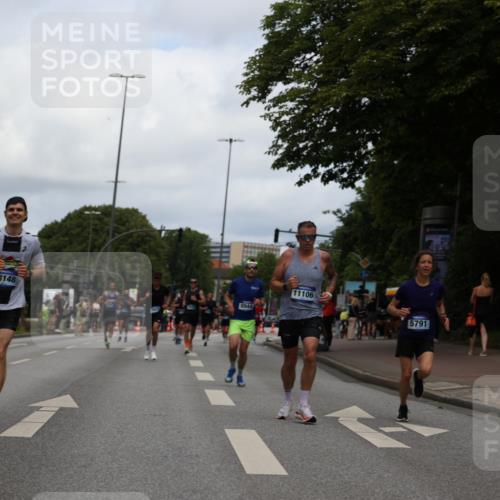 29.06.2025 - hella hamburg halbmarathon Yannick Fuchs http://msf.ph/oto/8211213 29.06.2025 10:32:26 20KM 1505, 2404, 3480, 3790, 5791, 7152, 7154, 7743, 9017, 9643, 9944, 10793, 10922, 11106, 11423, 12900, 13148, 13595, 13900, 14274, 15303, 15382, 15888, 16698, 17726, 18103, 18193, 18216, 18277 meine-sportfotos.de