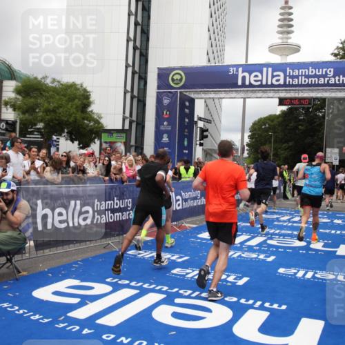 29.06.2025 - hella hamburg halbmarathon Michael Strokosch http://msf.ph/oto/8211227 29.06.2025 10:46:39 Ziel 1920, 4497, 5459, 8482, 9051, 9232, 9386, 9529, 13525, 13554, 15026, 15133, 15206, 15714, 17281, 17461, 18297, 18882 meine-sportfotos.de