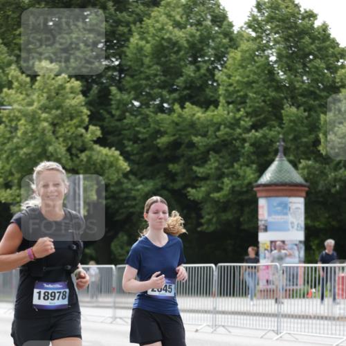 29.06.2025 - hella hamburg halbmarathon Jannik Wohlers http://msf.ph/oto/8211229 29.06.2025 10:26:32 Lombardsbrücke 1793, 1973, 2045, 4358, 5494, 5495, 6625, 6637, 7069, 8056, 10465, 11110, 11740, 12071, 13462, 15027, 15108, 15878, 16479, 17049, 18516, 18962, 18978 meine-sportfotos.de