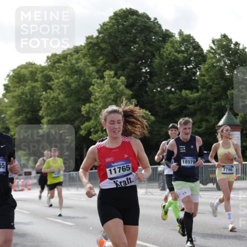 29.06.2025 - hella hamburg halbmarathon Jannik Wohlers http://msf.ph/oto/8211262 29.06.2025 09:49:24 Lombardsbrücke 1343, 1445, 1800, 1975, 2324, 2573, 2949, 3136, 3282, 3431, 4303, 4318, 4425, 4528, 6095, 7229, 7796, 8370, 8465, 8925, 9264, 9265, 9296, 9686, 9914, 10680, 10930, 11765, 12839, 13141, 13457, 13800, 14077, 14204, 14374, 14688, 14789, 15013, 15094, 15095, 15255, 16347, 16399, 16523, 16819, 17214, 17215, 17360, 18149, 18285, 18412, 18734, 18761, 18979, 19090 meine-sportfotos.de