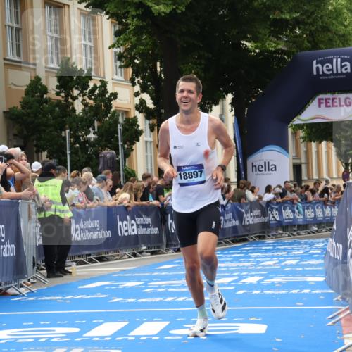 29.06.2025 - hella hamburg halbmarathon Strokosch-Dieckow http://msf.ph/oto/8211279 29.06.2025 10:22:44 Ziel 2618, 16548, 18897 meine-sportfotos.de
