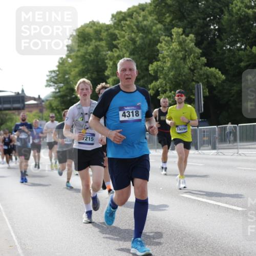 29.06.2025 - hella hamburg halbmarathon Jannik Wohlers http://msf.ph/oto/8211372 29.06.2025 09:49:26 Lombardsbrücke 1343, 1445, 1800, 1975, 2324, 2573, 2949, 3136, 3282, 3431, 4303, 4318, 4425, 4528, 6123, 7796, 8370, 8465, 8925, 9264, 9265, 9296, 9686, 10680, 10930, 11765, 12327, 12839, 13141, 13457, 13800, 14077, 14204, 14374, 14688, 15013, 15095, 15255, 16399, 17177, 17214, 17215, 17360, 18149, 18173, 18285, 18412, 18734, 18761, 18979, 19090 meine-sportfotos.de
