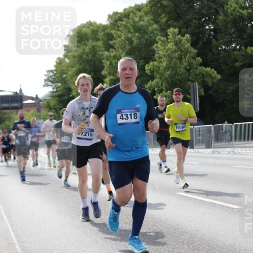 29.06.2025 - hella hamburg halbmarathon Jannik Wohlers http://msf.ph/oto/8211386 29.06.2025 09:49:26 Lombardsbrücke 1343, 1445, 1800, 1975, 2324, 2573, 2949, 3136, 3282, 3431, 4303, 4318, 4425, 4528, 6123, 7796, 8370, 8465, 8925, 9264, 9265, 9296, 9686, 10680, 10930, 11765, 12327, 12839, 13141, 13457, 13800, 14077, 14204, 14374, 14688, 15013, 15095, 15255, 16399, 17177, 17214, 17215, 17360, 18149, 18173, 18285, 18412, 18734, 18761, 18979, 19090 meine-sportfotos.de