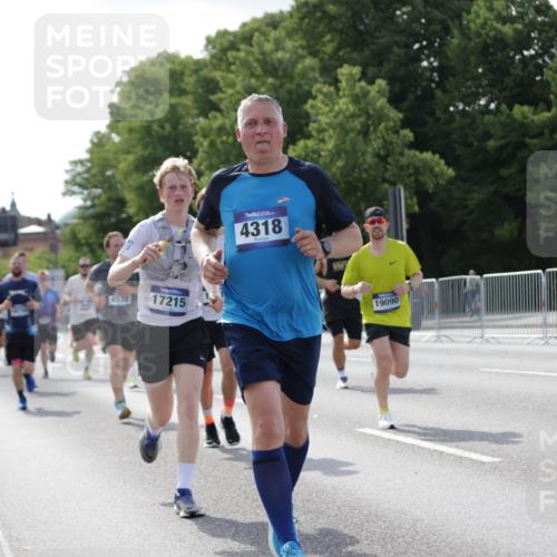 29.06.2025 - hella hamburg halbmarathon Jannik Wohlers http://msf.ph/oto/8211449 29.06.2025 09:49:26 Lombardsbrücke 1343, 1445, 1800, 1975, 2324, 2573, 2949, 3136, 3282, 3431, 4303, 4318, 4425, 4528, 6123, 7796, 8370, 8465, 8925, 9264, 9265, 9296, 9686, 10680, 10930, 11765, 12327, 12839, 13141, 13457, 13800, 14077, 14204, 14374, 14688, 15013, 15095, 15255, 16399, 17177, 17214, 17215, 17360, 18149, 18173, 18285, 18412, 18734, 18761, 18979, 19090 meine-sportfotos.de