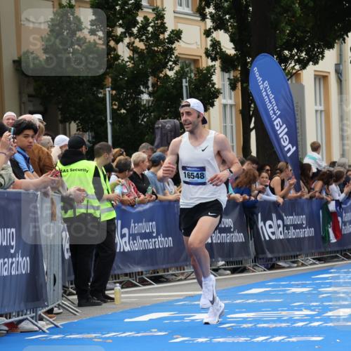 29.06.2025 - hella hamburg halbmarathon Strokosch-Dieckow http://msf.ph/oto/8211474 29.06.2025 10:22:52 Ziel 11624, 16548, 18328 meine-sportfotos.de