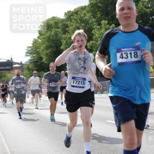 29.06.2025 - hella hamburg halbmarathon Jannik Wohlers http://msf.ph/oto/8211514 29.06.2025 09:49:26 Lombardsbrücke 1343, 1445, 1800, 1975, 2324, 2573, 2949, 3136, 3282, 3431, 4303, 4318, 4425, 4528, 6123, 7796, 8370, 8465, 8925, 9264, 9265, 9296, 9686, 10680, 10930, 11765, 12327, 12839, 13141, 13457, 13800, 14077, 14204, 14374, 14688, 15013, 15095, 15255, 16399, 17177, 17214, 17215, 17360, 18149, 18173, 18285, 18412, 18734, 18761, 18979, 19090 meine-sportfotos.de