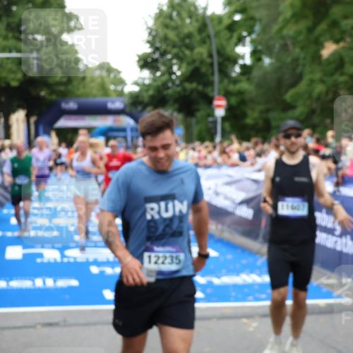 29.06.2025 - hella hamburg halbmarathon Zöllner http://msf.ph/oto/8211604 29.06.2025 10:50:21 Ziel 4933, 7930, 7932, 8921, 10371, 12949, 13609, 13690, 14034, 15620, 16000, 16242, 18499, 18811, 19040 meine-sportfotos.de
