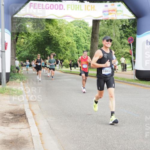 29.06.2025 - hella hamburg halbmarathon MichiJ http://msf.ph/oto/8211606 29.06.2025 10:23:09 Zwischen KM18-KM19 1080, 7534, 7901, 8312, 11227, 16243, 17751, 18837, 18906 meine-sportfotos.de