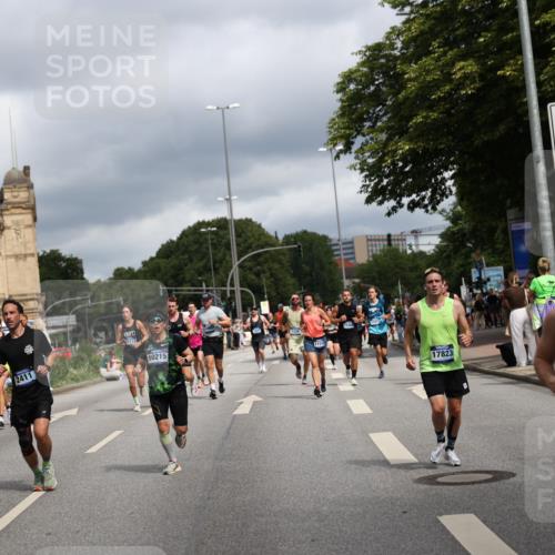 29.06.2025 - hella hamburg halbmarathon Yannick Fuchs http://msf.ph/oto/8211614 29.06.2025 10:45:17 20KM 1335, 1366, 2411, 2540, 2636, 2823, 2946, 4297, 4404, 4967, 5336, 5600, 5820, 7224, 7369, 7943, 8205, 8261, 8508, 8930, 8989, 9214, 9959, 10057, 10215, 10508, 10603, 10667, 10691, 11124, 11422, 11512, 11625, 11733, 12778, 12949, 13073, 13808, 14458, 15426, 15480, 15720, 15871, 15899, 16666, 16907, 17129, 17823, 18182, 18413, 18820, 19007, 19053 meine-sportfotos.de